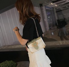 Элегантная женская сумка с пряжкой на цепочке