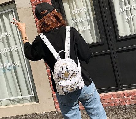 Модный женский рюкзак с заклепками городского типа