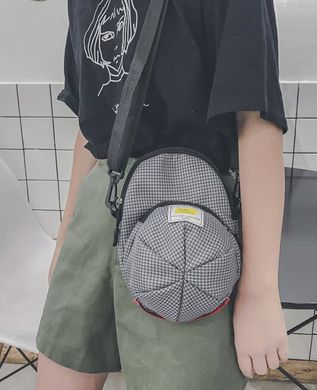 Стильная сумка в форме кепки