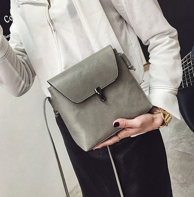 Элегантная матовая сумочка на ремешке