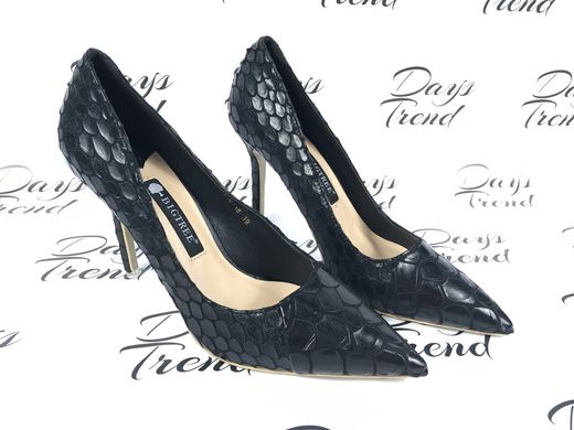 Стильные женские туфли под крокодил