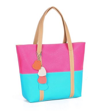 Стильная двухцветная женская сумка с брелком сердечками